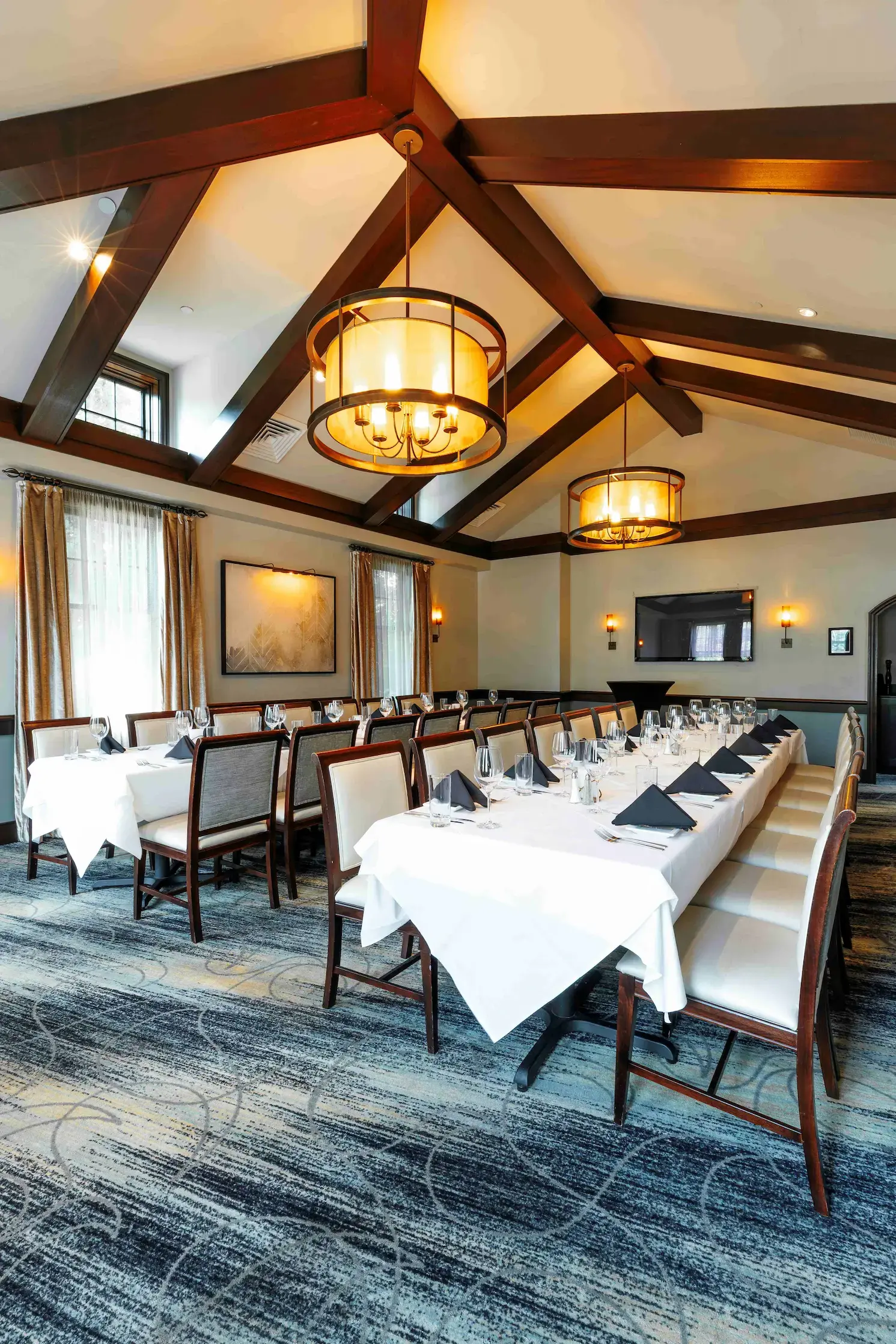 Crescent View Room (002)